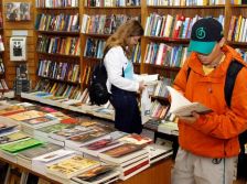 18-03-23_08-56-01_dcomercio-livraria-livros-consumidor-foto-andreibonamin-dc_thumb224x167.jpg