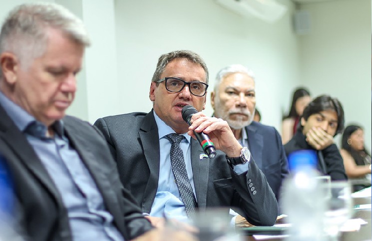 20-10-25_08-46-11_dcomercio-carlosrezende_cacb1-danielfagundestrilux.jpg